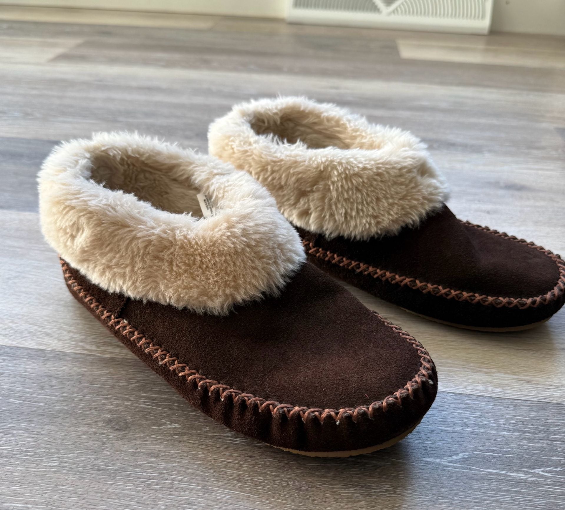 Minnetonka Moccasin Slippers Size 10 Brown Suede Faux Fur 3