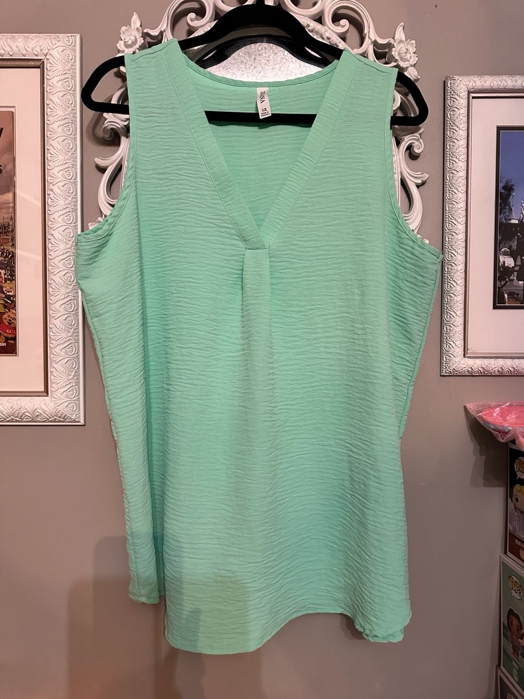 Zenana Sleeveless Top Size 1X Mint V-Neck Textured Pullover 2
