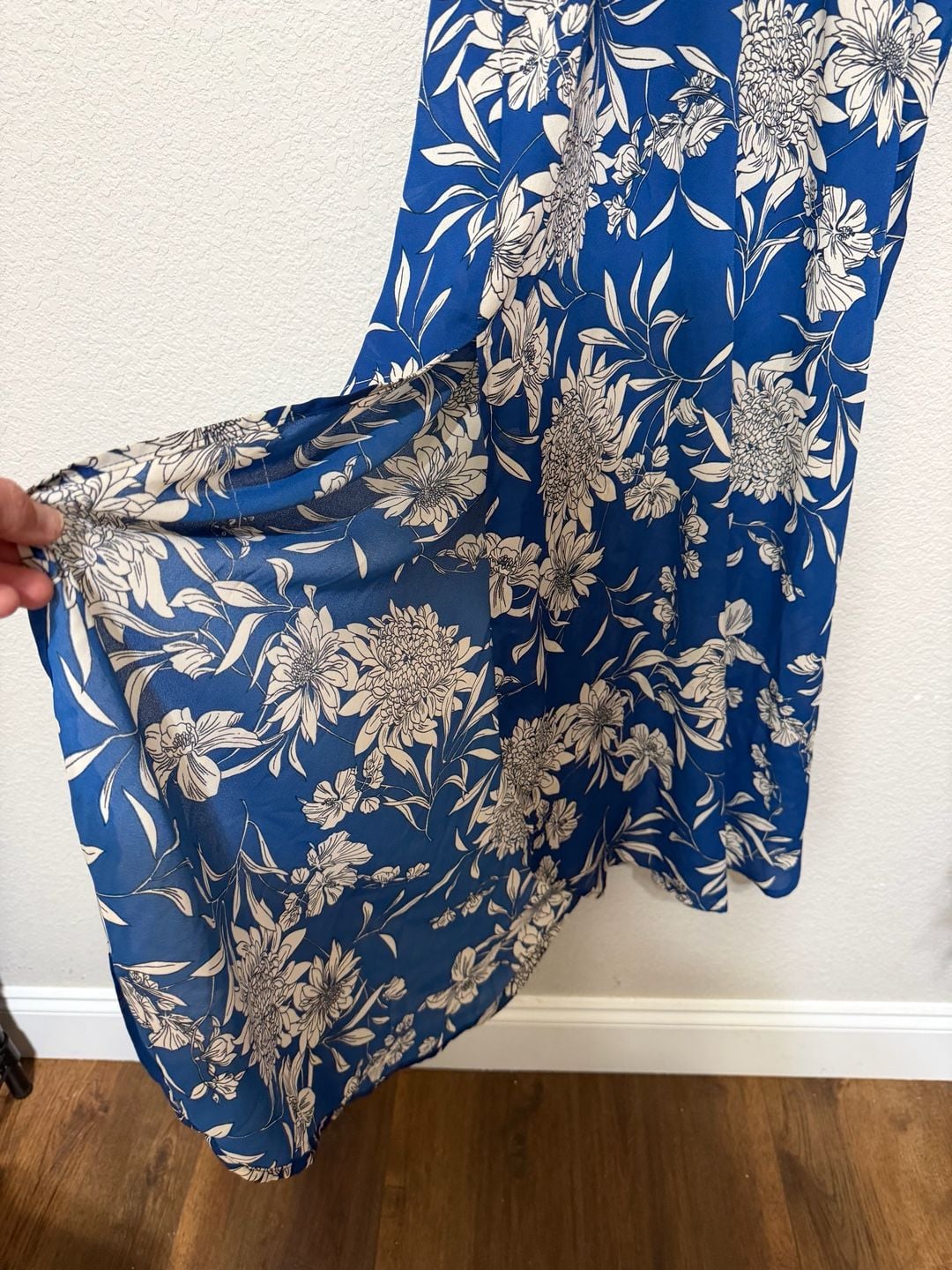 Lush Floral Maxi Dress Size M Blue White Halter V-Neck 5
