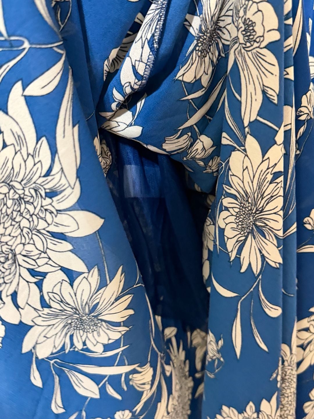 Lush Floral Maxi Dress Size M Blue White Halter V-Neck 8