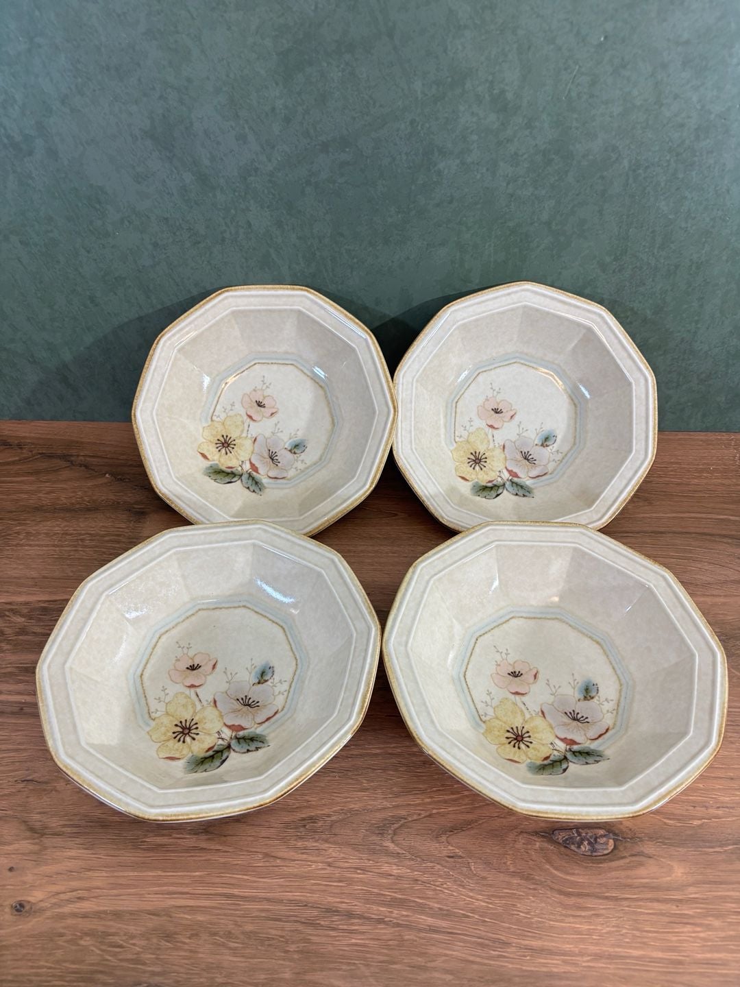 Mikasa Avante Ivory FE 900 18pc Dinnerware Set 7