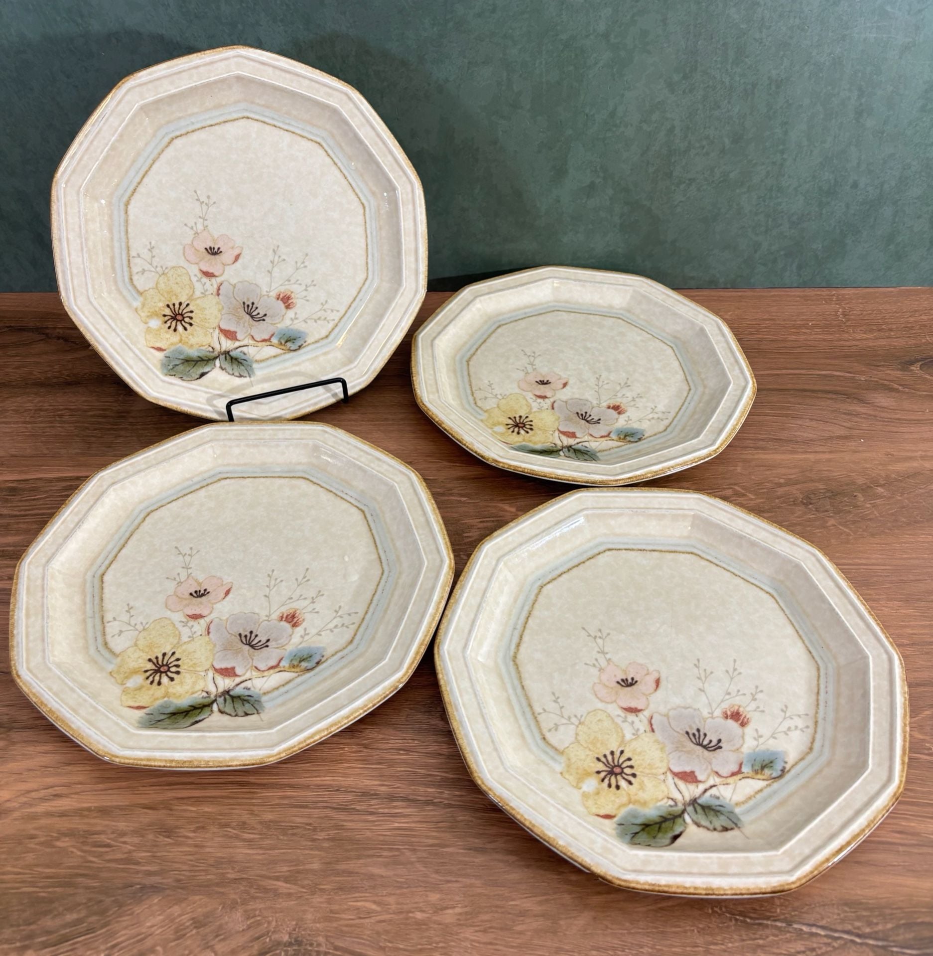 Mikasa Avante Ivory FE 900 18pc Dinnerware Set 8