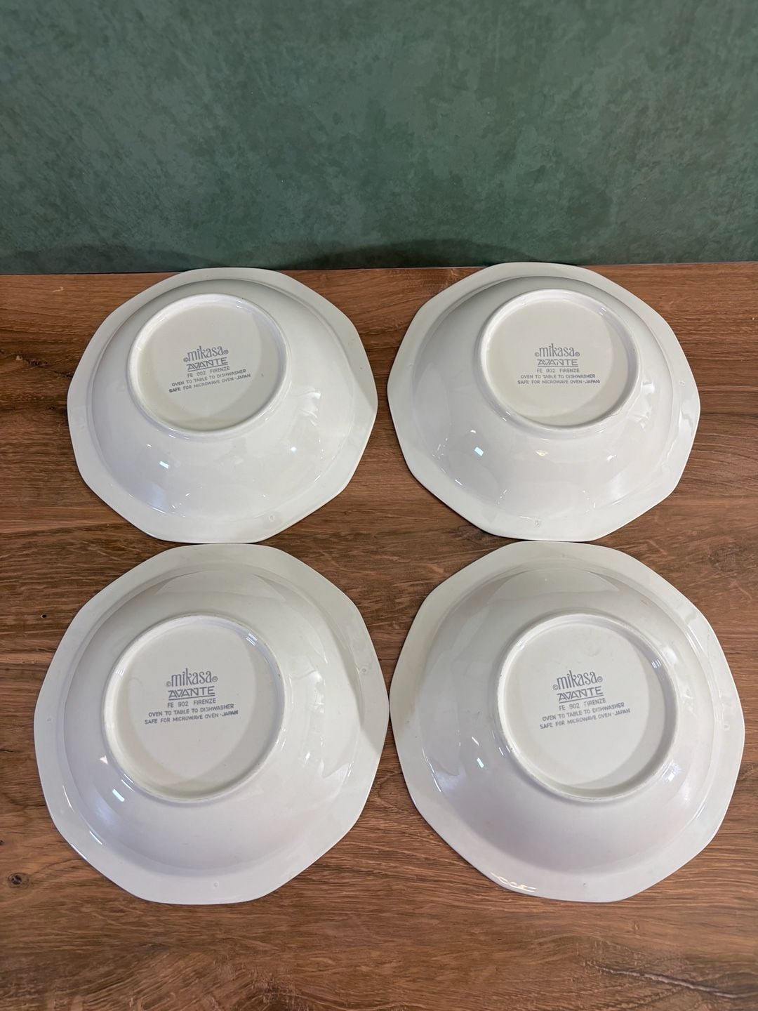 Mikasa Avante Ivory FE 900 18pc Dinnerware Set 10