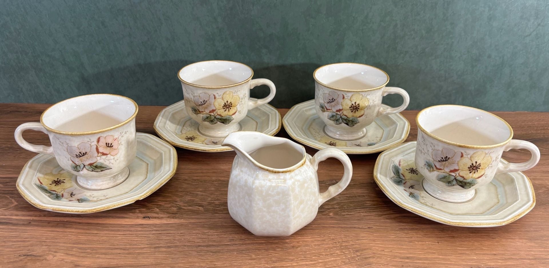 Mikasa Avante Ivory FE 900 18pc Dinnerware Set 15