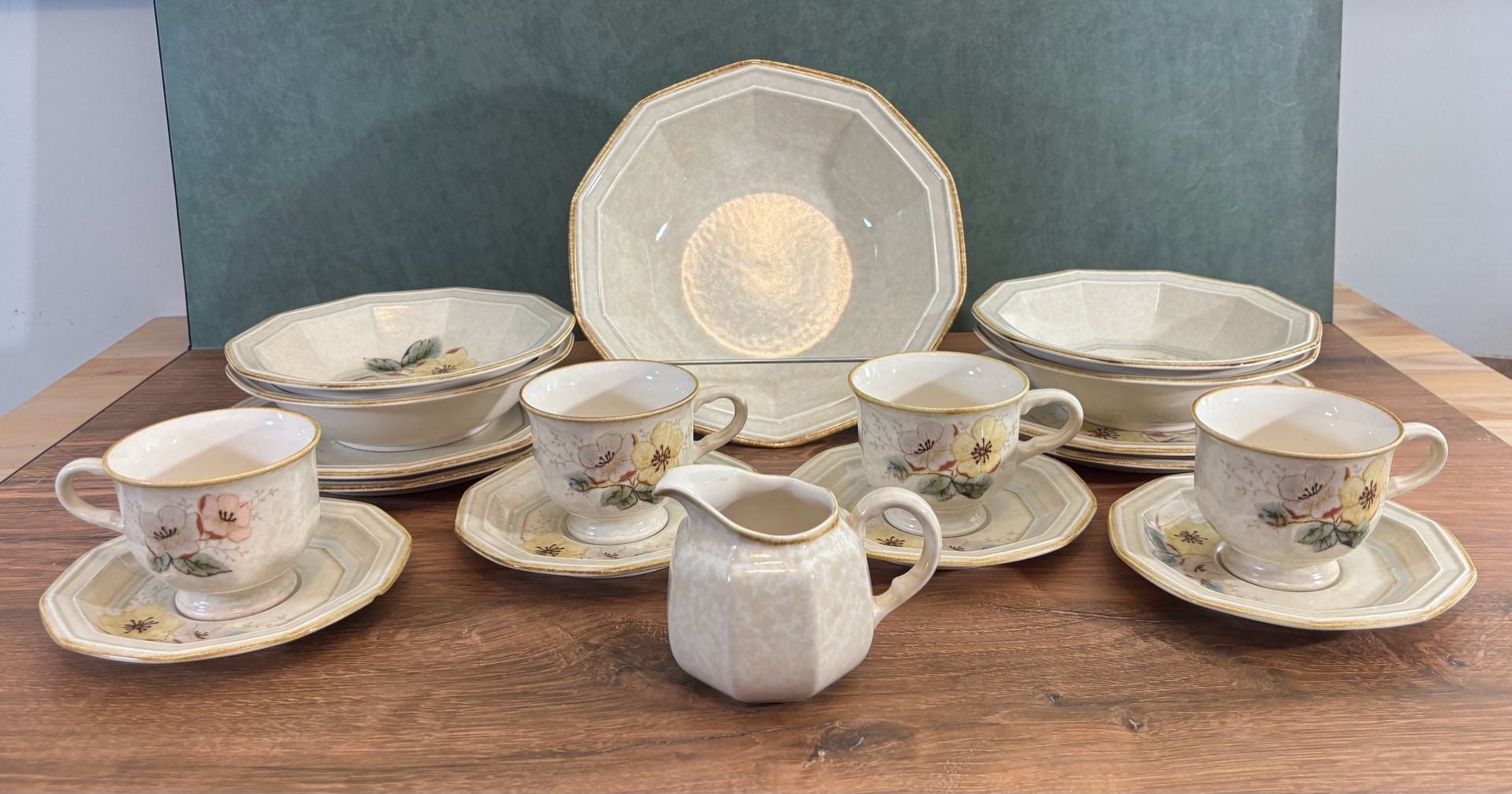 Mikasa Avante Ivory FE 900 18pc Dinnerware Set 16