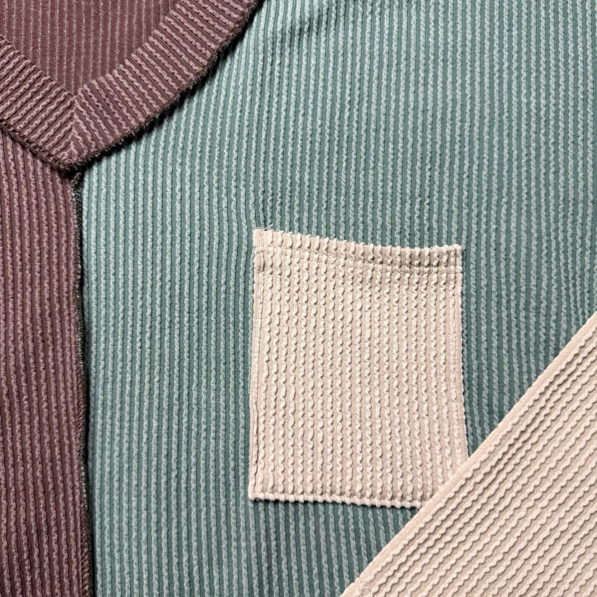 Heimish USA Colorblock V-Neck Waffle Knit Top Size L Long Sleeve Pocket 3