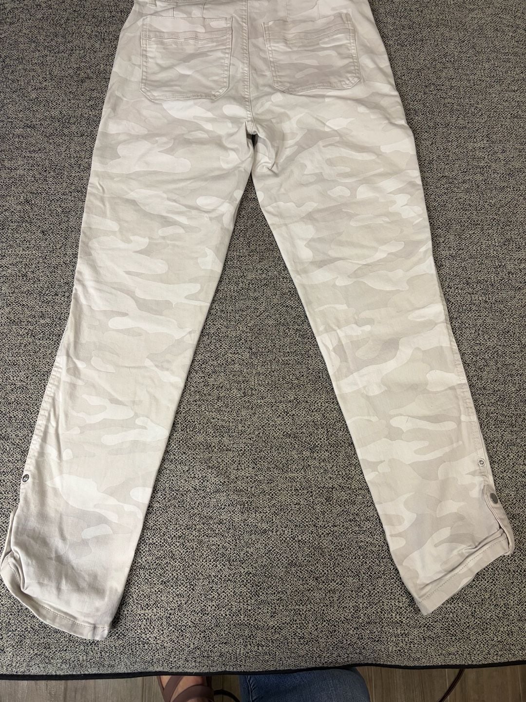 121-Democracy Ab-Solution Cargo Pants Size 4 Beige White Camo 8