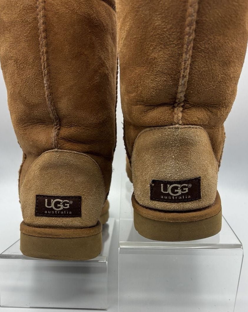 UGG Classic Short Boots S/N 5825 Size 7 Chestnut Suede 3