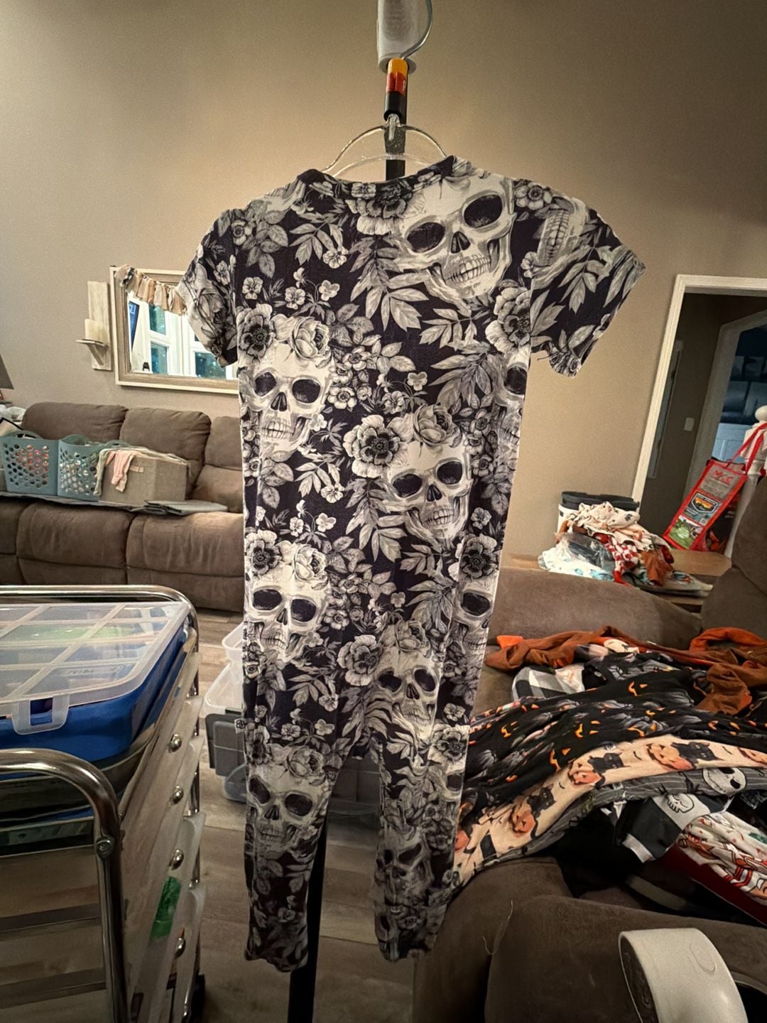 Little Bum Bums Short-Sleeve Size 9-12 Months Black White Floral Skull Romper 4