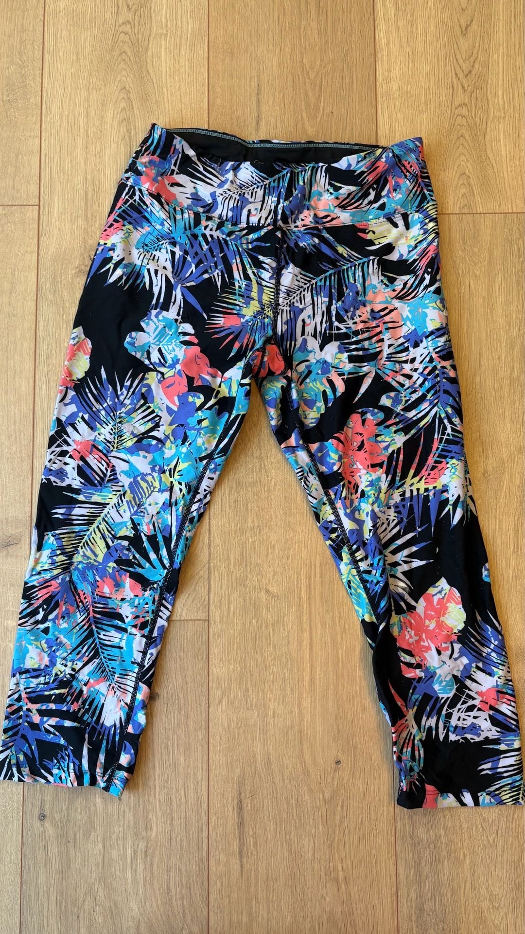 Calvin Klein Performance Crop Leggings Size M Tropical Print 2