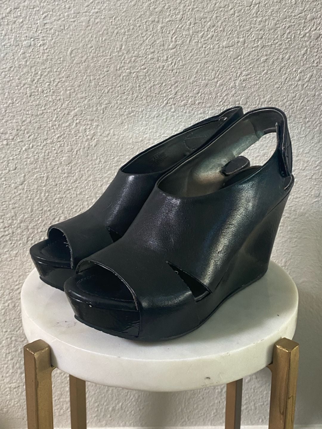 Kenneth Cole Reaction Wedge Sandals Size 7.5 Black Platform Peep Toe 7