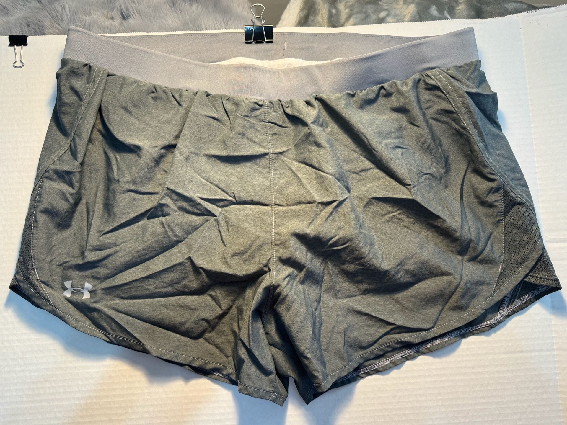 Under Armour HeatGear Shorts Size XL Gray Running 1