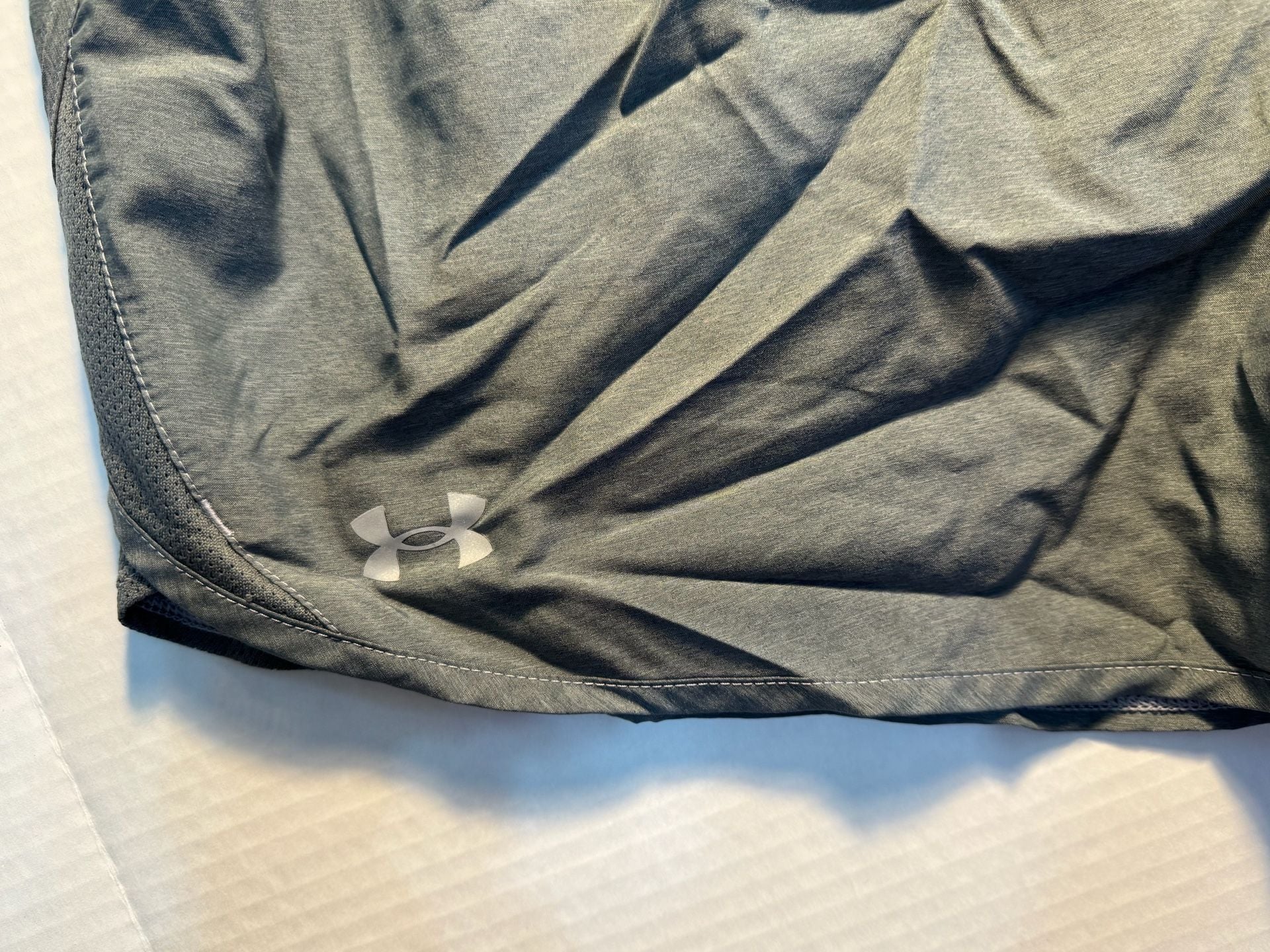 Under Armour HeatGear Shorts Size XL Gray Running 2