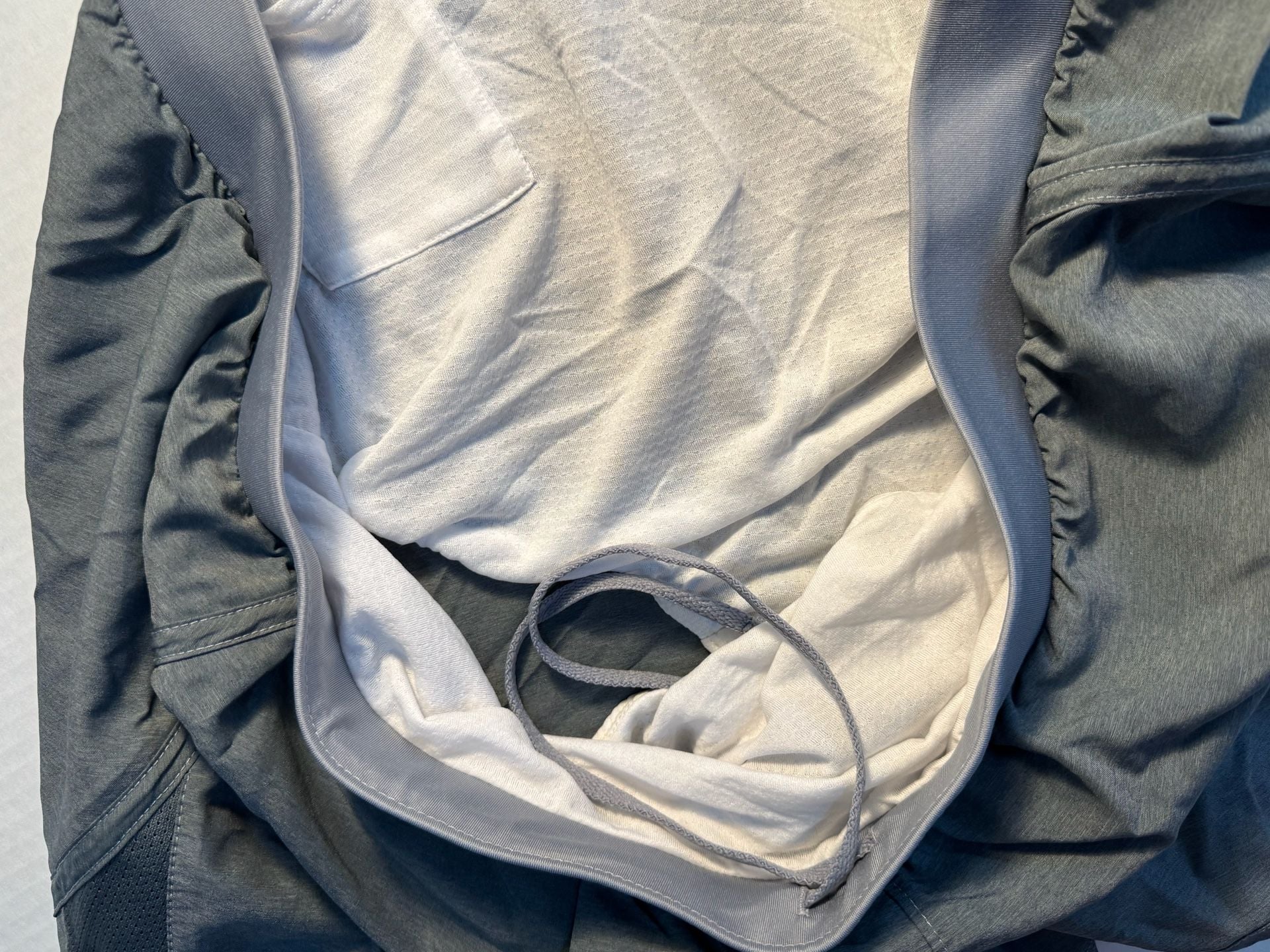 Under Armour HeatGear Shorts Size XL Gray Running 4