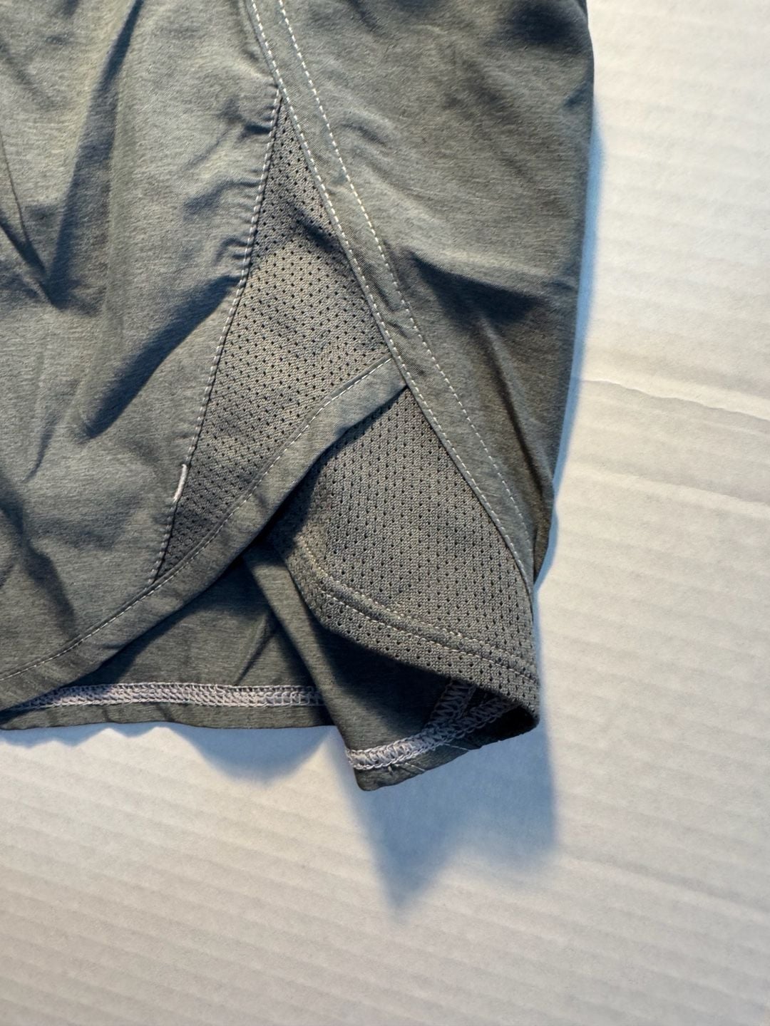 Under Armour HeatGear Shorts Size XL Gray Running 5