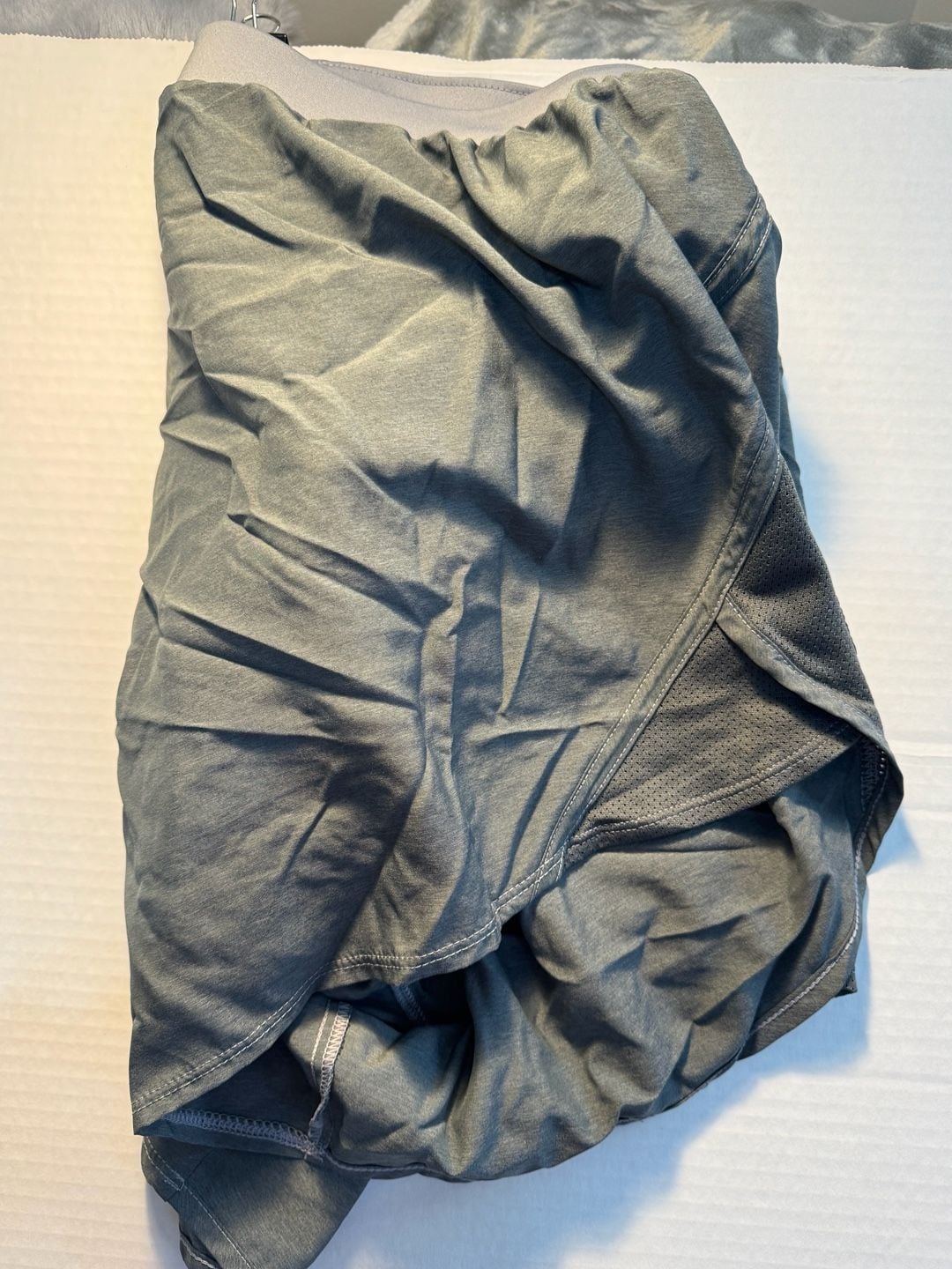 Under Armour HeatGear Shorts Size XL Gray Running 7