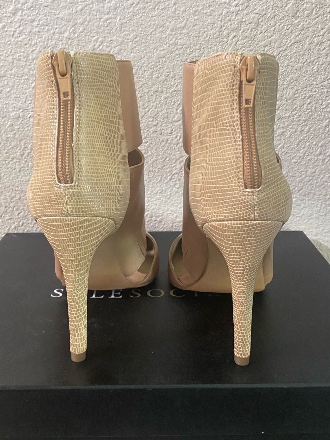 Sole Society Cutout Stiletto Booties Beige Snake Heels 10
