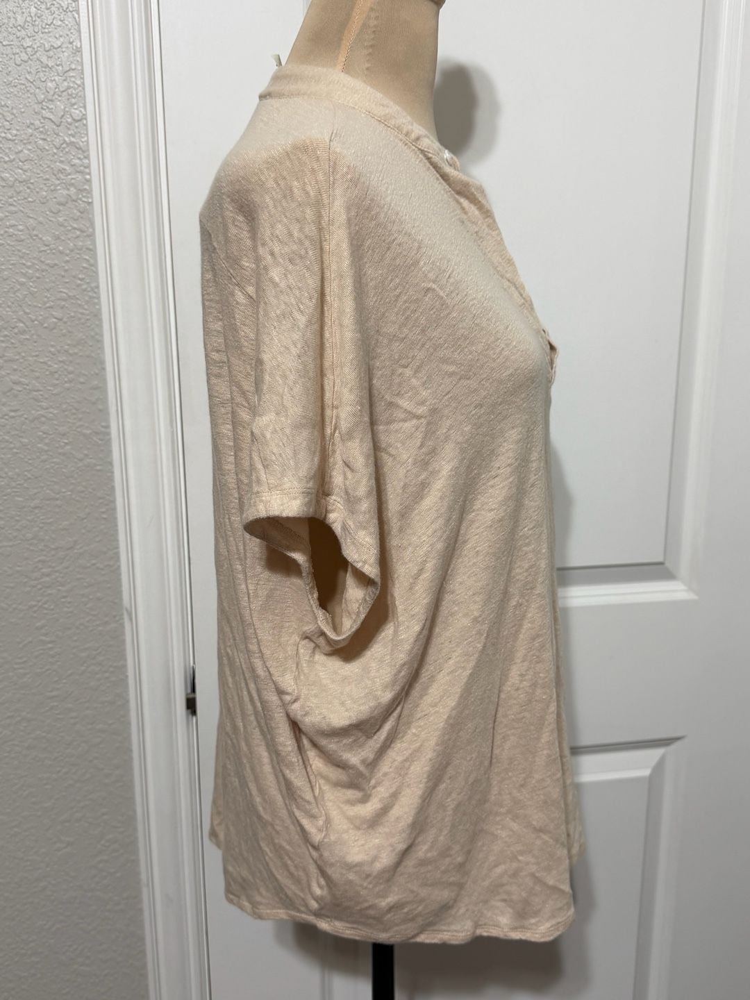Club Monaco Top Size M/M Beige V-Neck Button Placket Short Sleeve 5