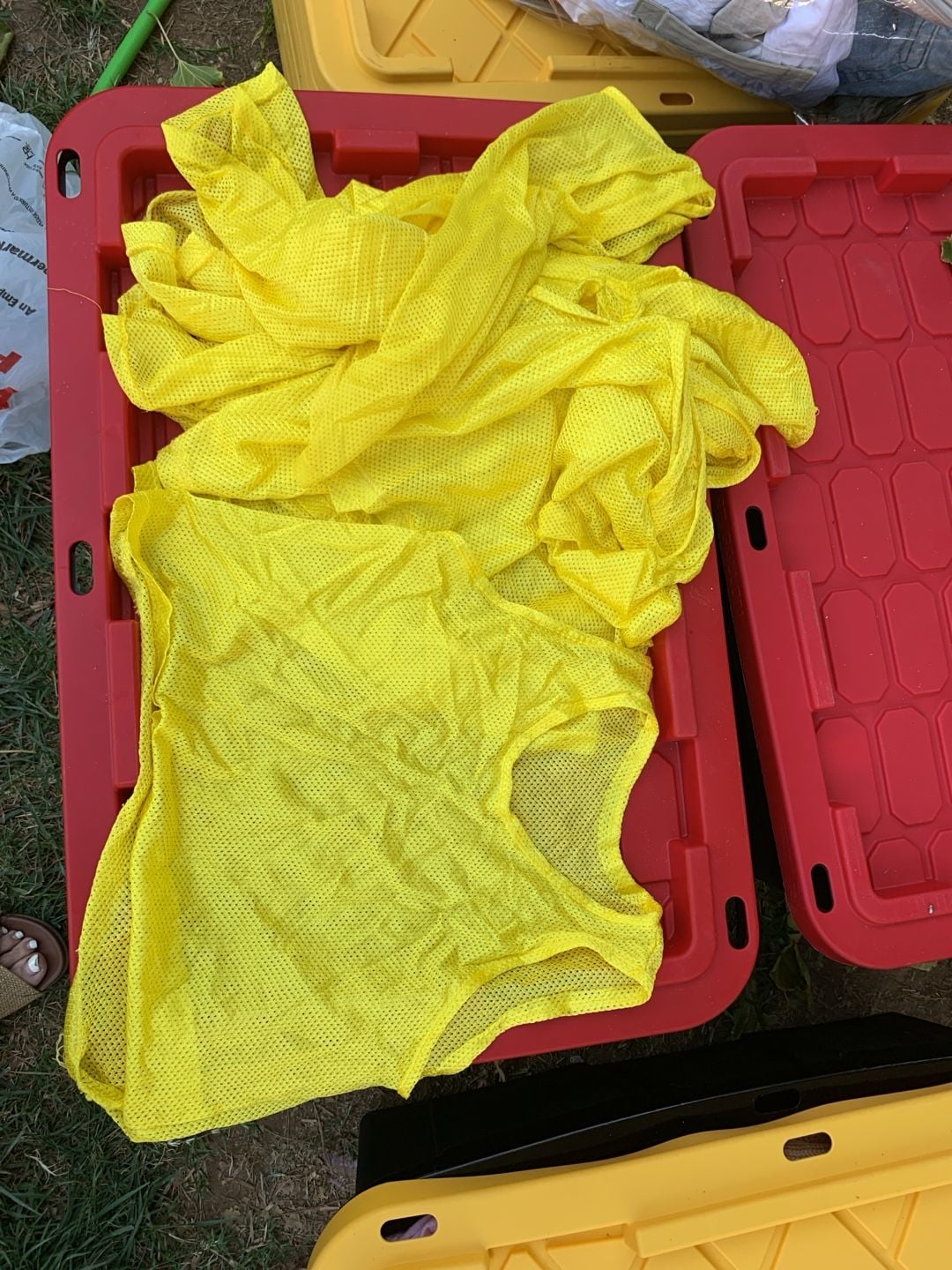 9 set Generic Mesh Sports Scrimmage Vest Yellow Athletic Practice Pinnie 1