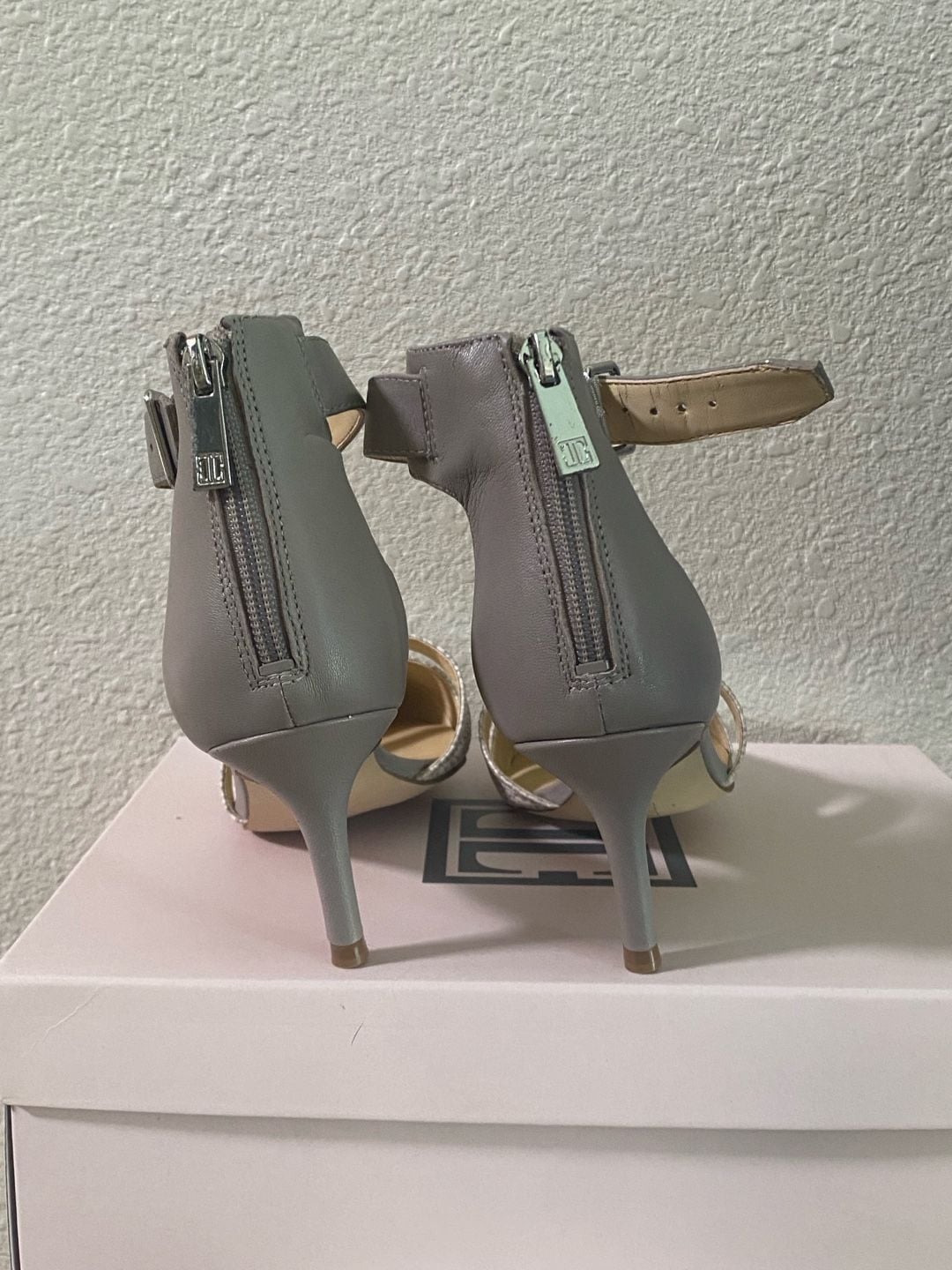 Ivanka Trump Pointed Toe Heels Grey Snakeskin Ankle Strap 8