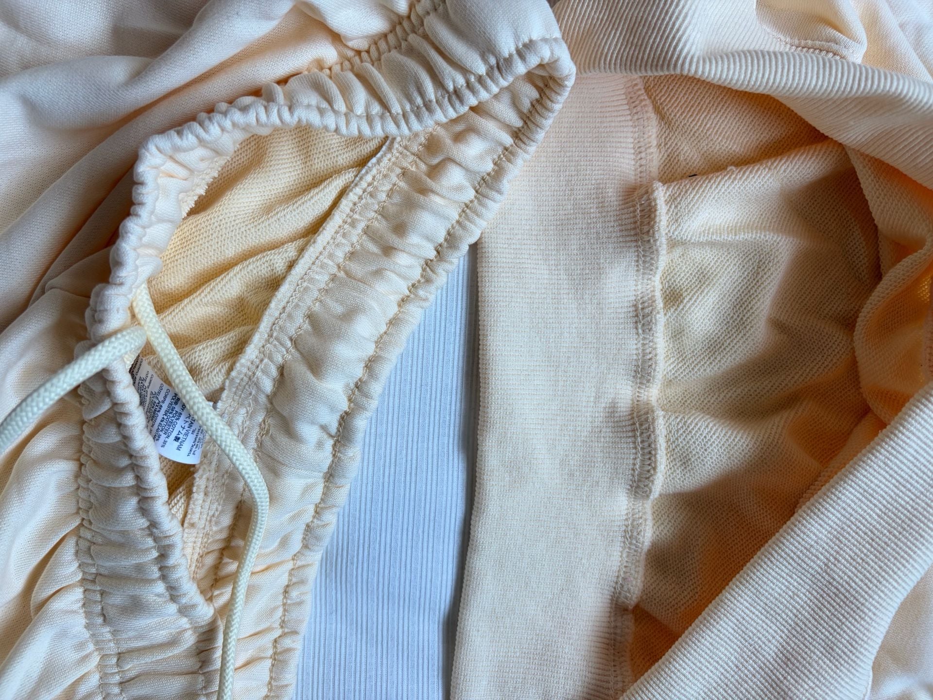 Alo Yoga Sweatshirt Shorts Set Size XL Cream 4