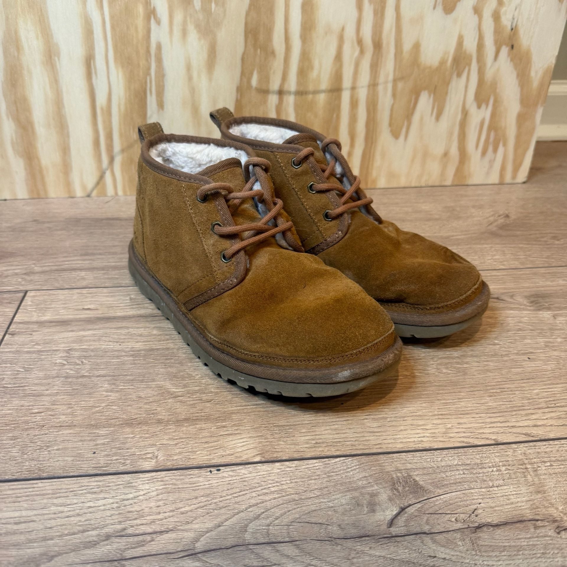 UGG Neumel S/N 3236 Size 8 Chestnut Brown Suede Chukka Boots 2