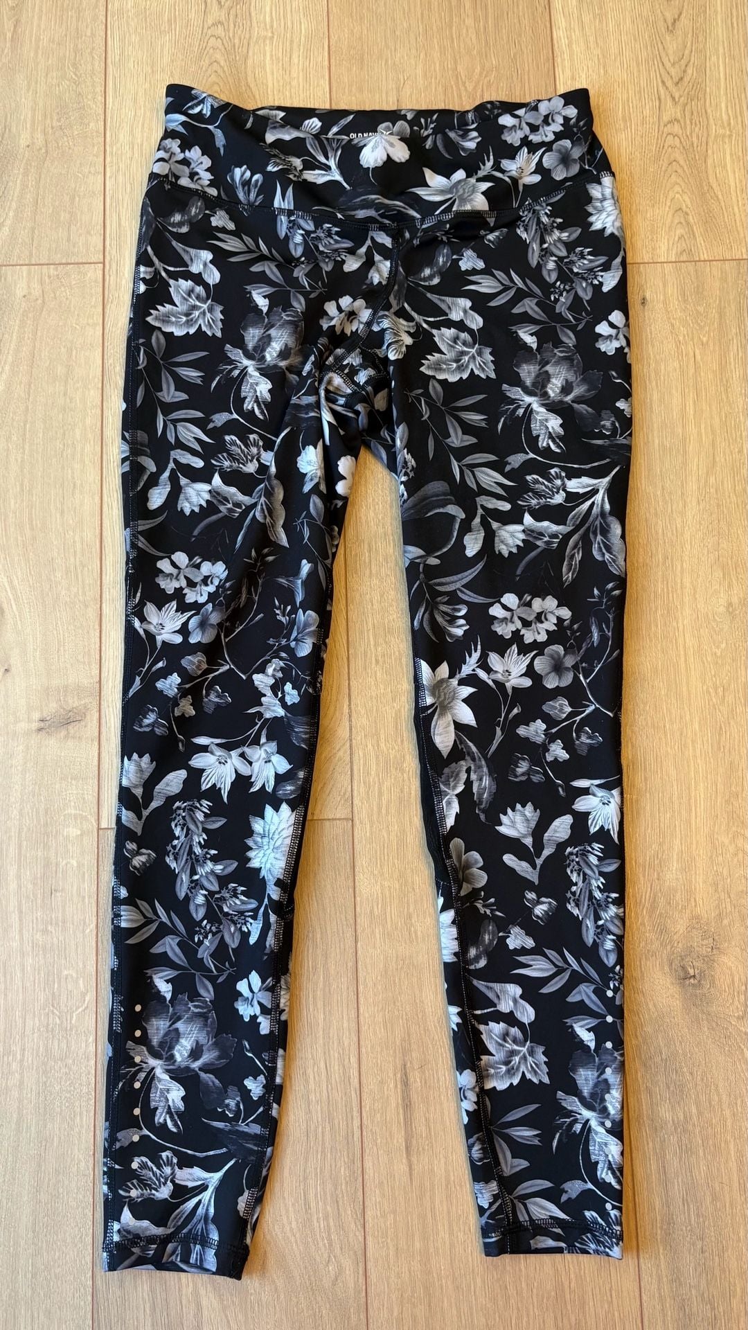 Old Navy Active Floral Leggings Size L Go-Dry Black White 1
