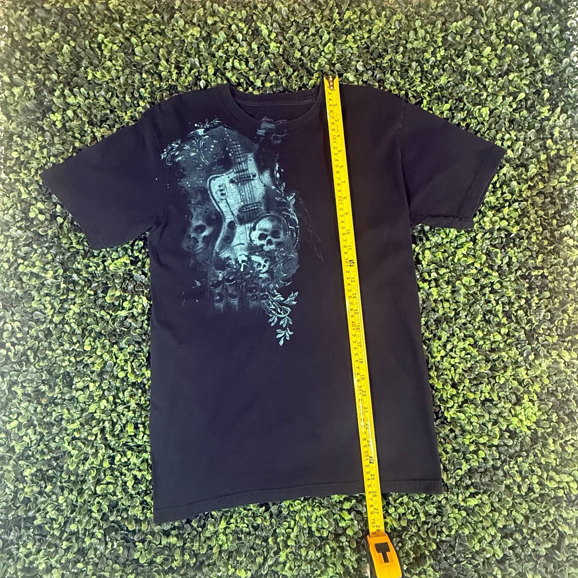 Affliction Graphic T-Shirt Black Skull Guitar Y2K Grunge 5