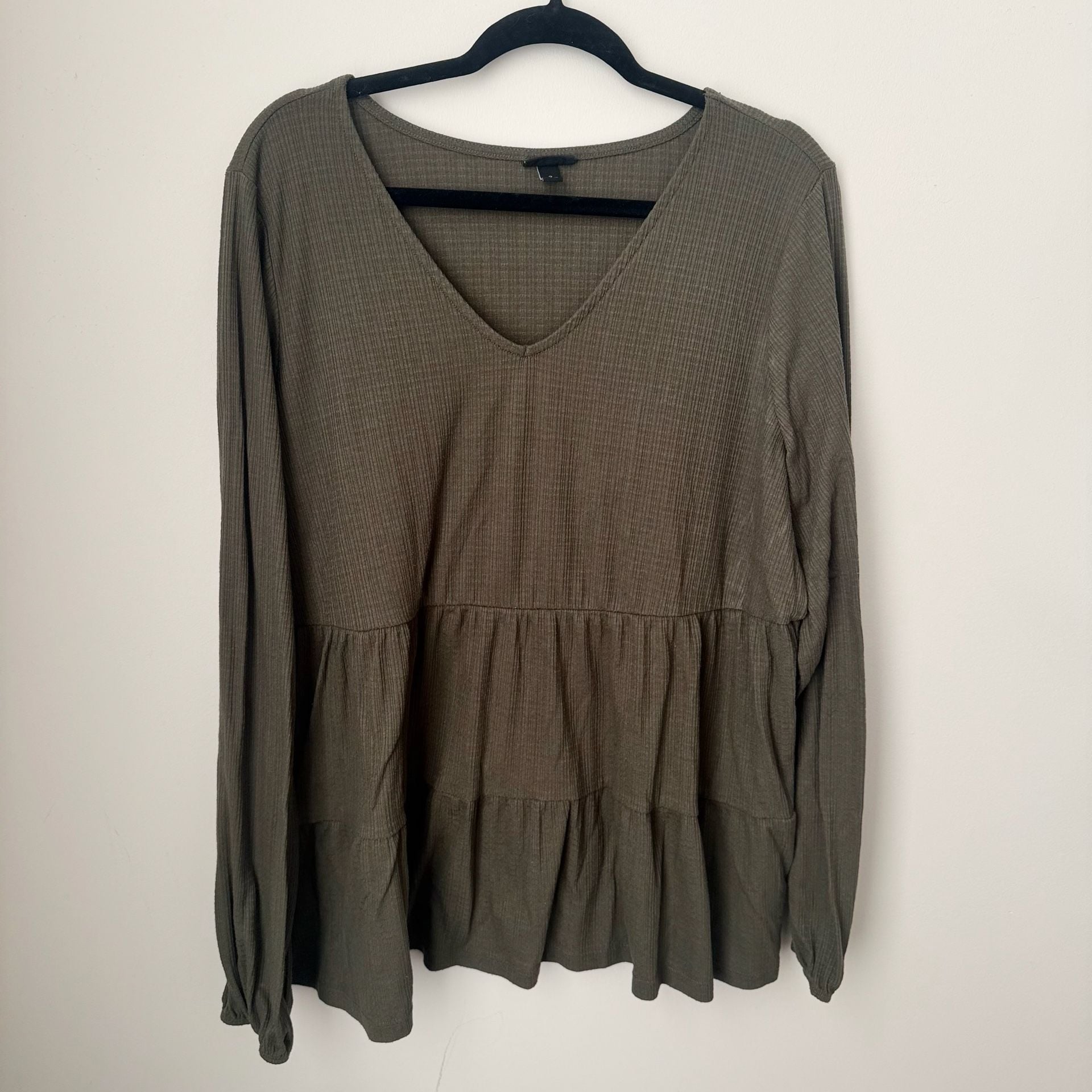 Torrid Tiered Long Sleeve Top Size 2 Green V-Neck Babydoll Blouse 2