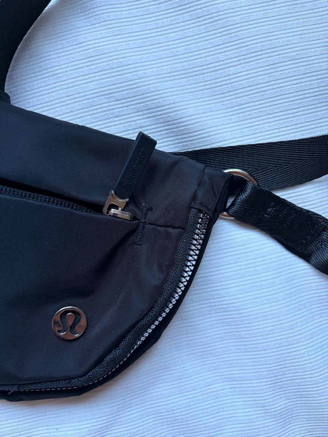 Lululemon Curved Crossbody Bag Black 4
