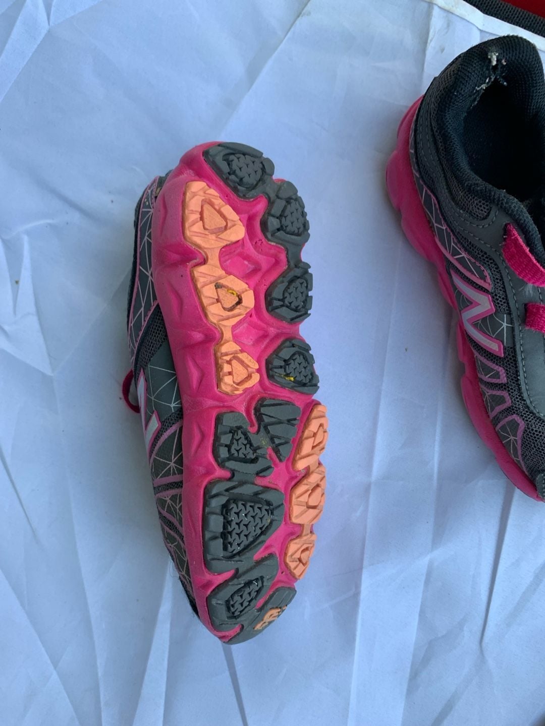 Kids New Balance 880v4 Size 8.5 Grey Pink Running Shoes 3