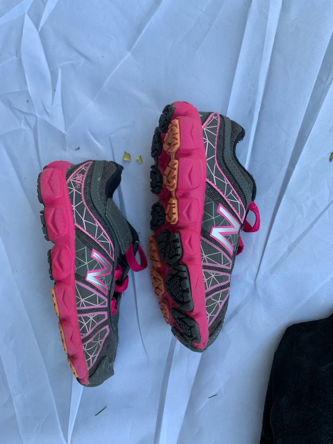 Kids New Balance 880v4 Size 8.5 Grey Pink Running Shoes 4