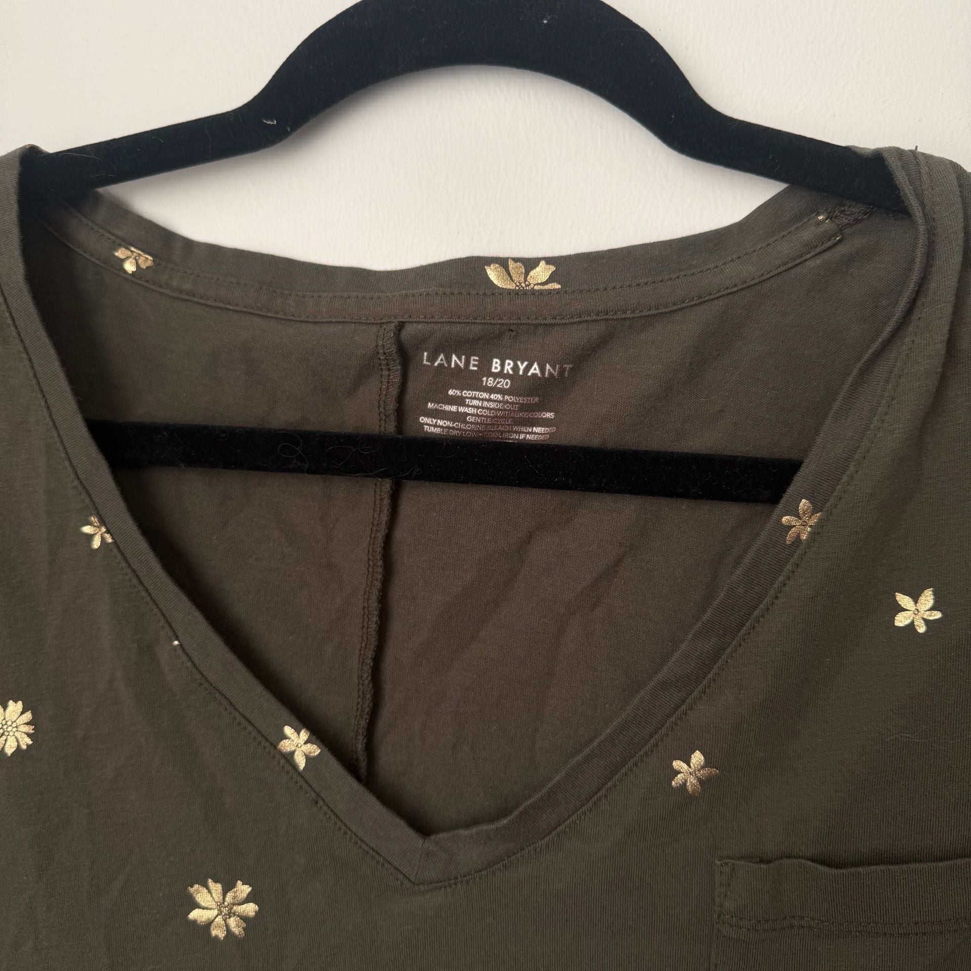 Lane Bryant V-Neck T-Shirt Size 18/20 Olive Green Gold Foil Floral Pocket 3