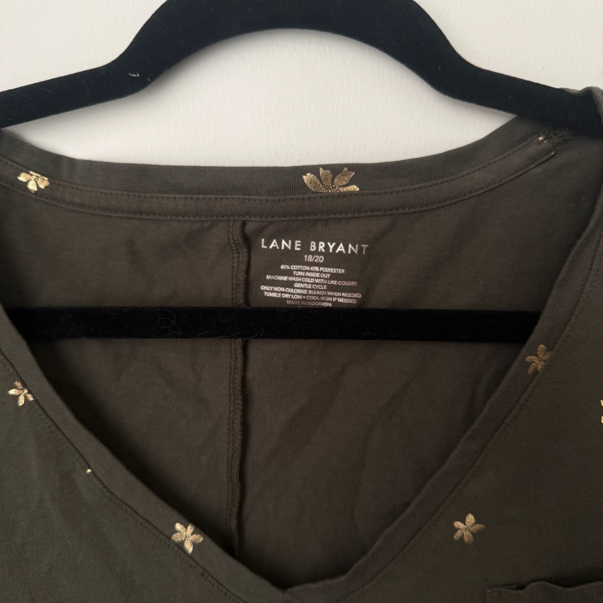 Lane Bryant V-Neck T-Shirt Size 18/20 Olive Green Gold Foil Floral Pocket 5