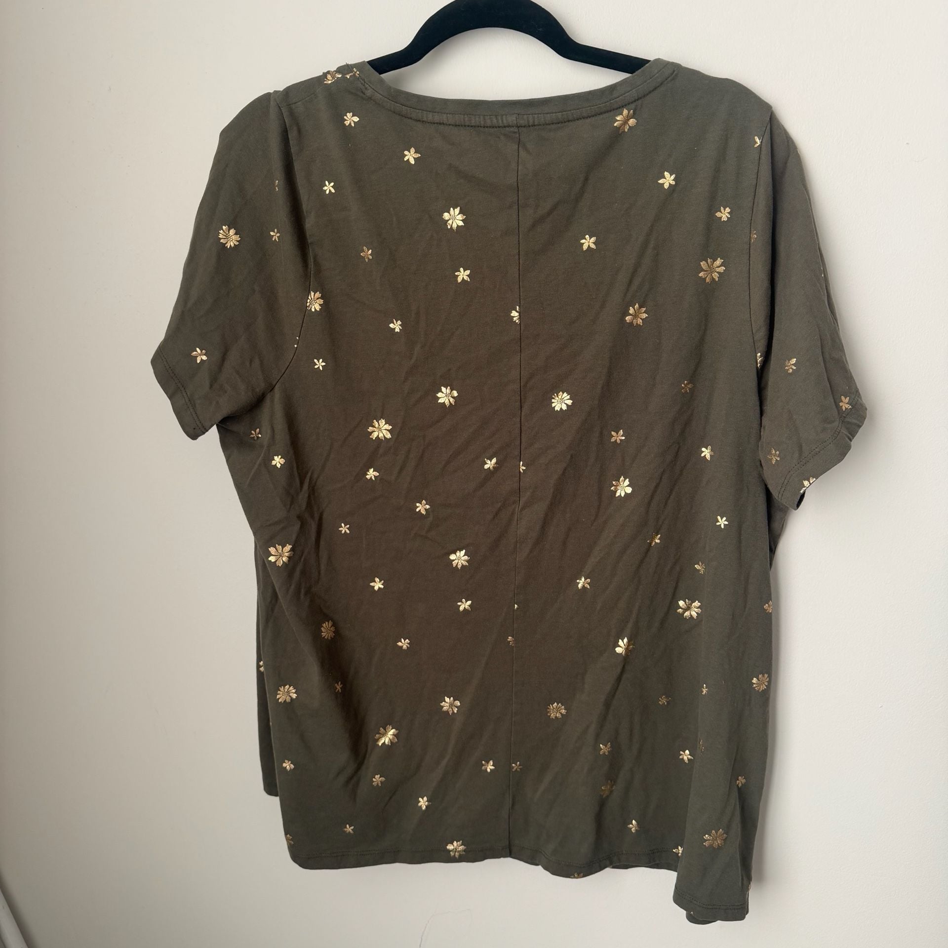 Lane Bryant V-Neck T-Shirt Size 18/20 Olive Green Gold Foil Floral Pocket 6