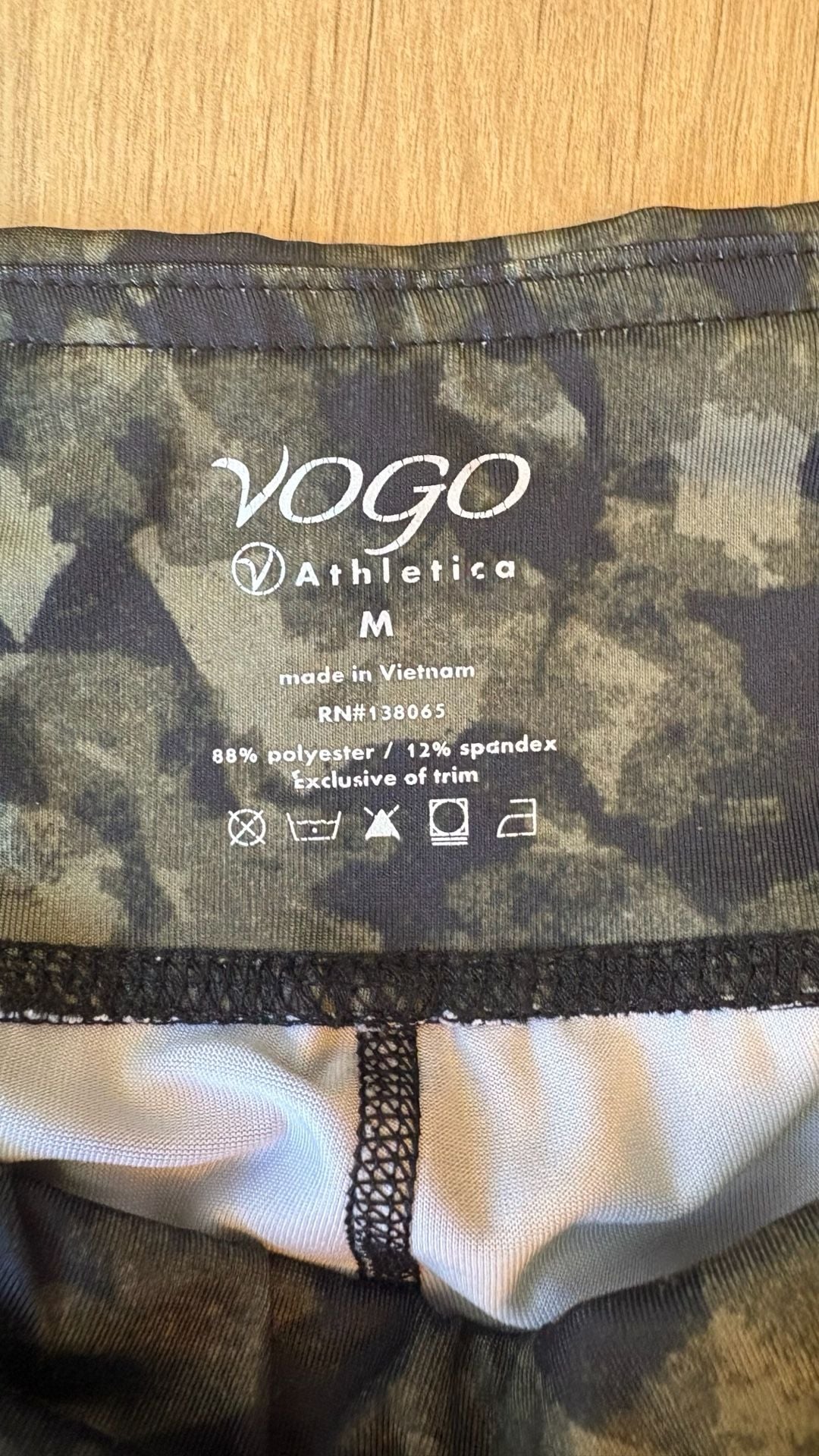 Vogo Athletica Camo Print Capri Leggings Size M 4