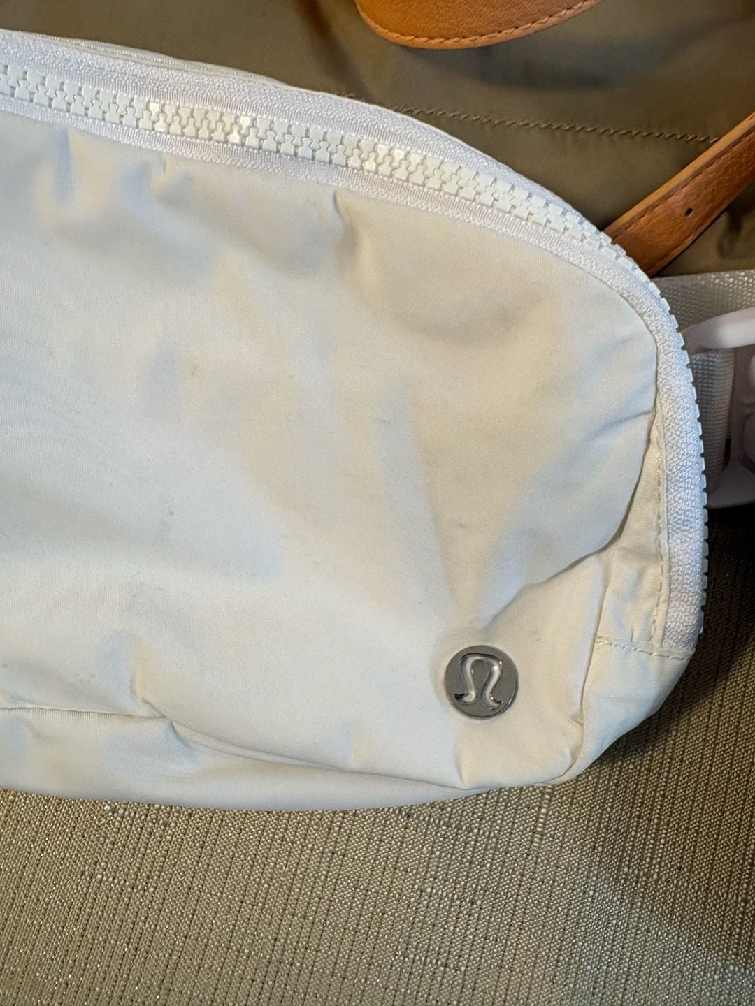 Lot of 6 stained or damaged bags 4