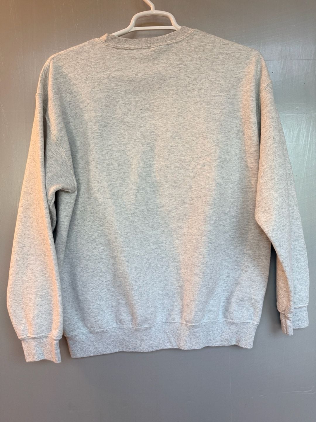 Gildan Game Day Basketball Patch Sweatshirt Size L Grey Pullover 6