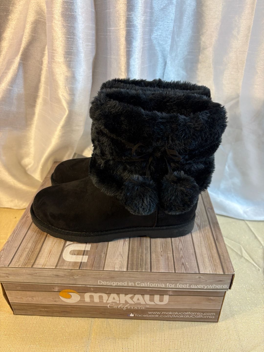 Makalu Fur Pom Pom Boots Size 8.5 Black Faux Suede Winter 4
