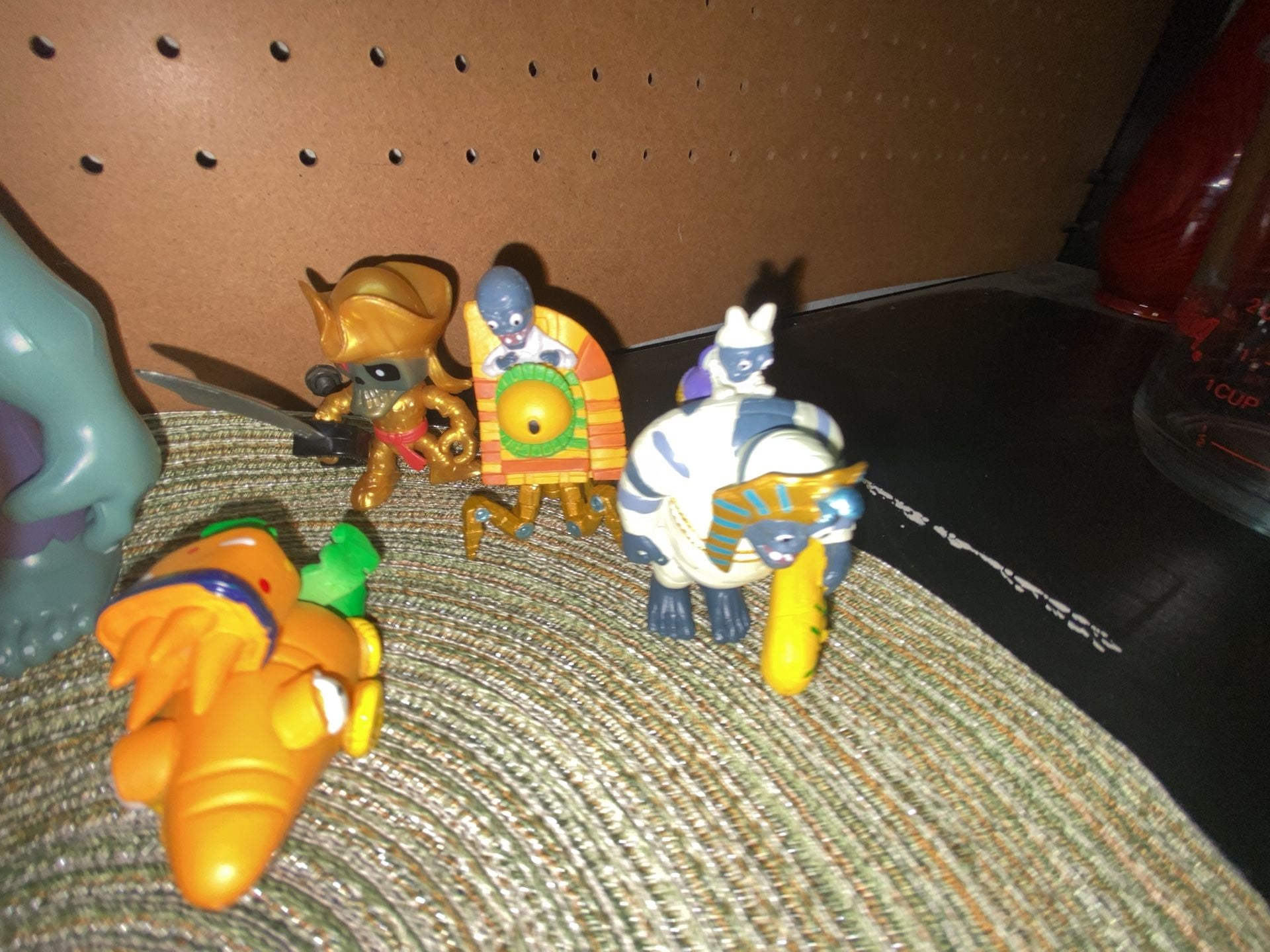 Plants vs Zombies Action Figure Toy Lot of 9 Assorted Characters 7