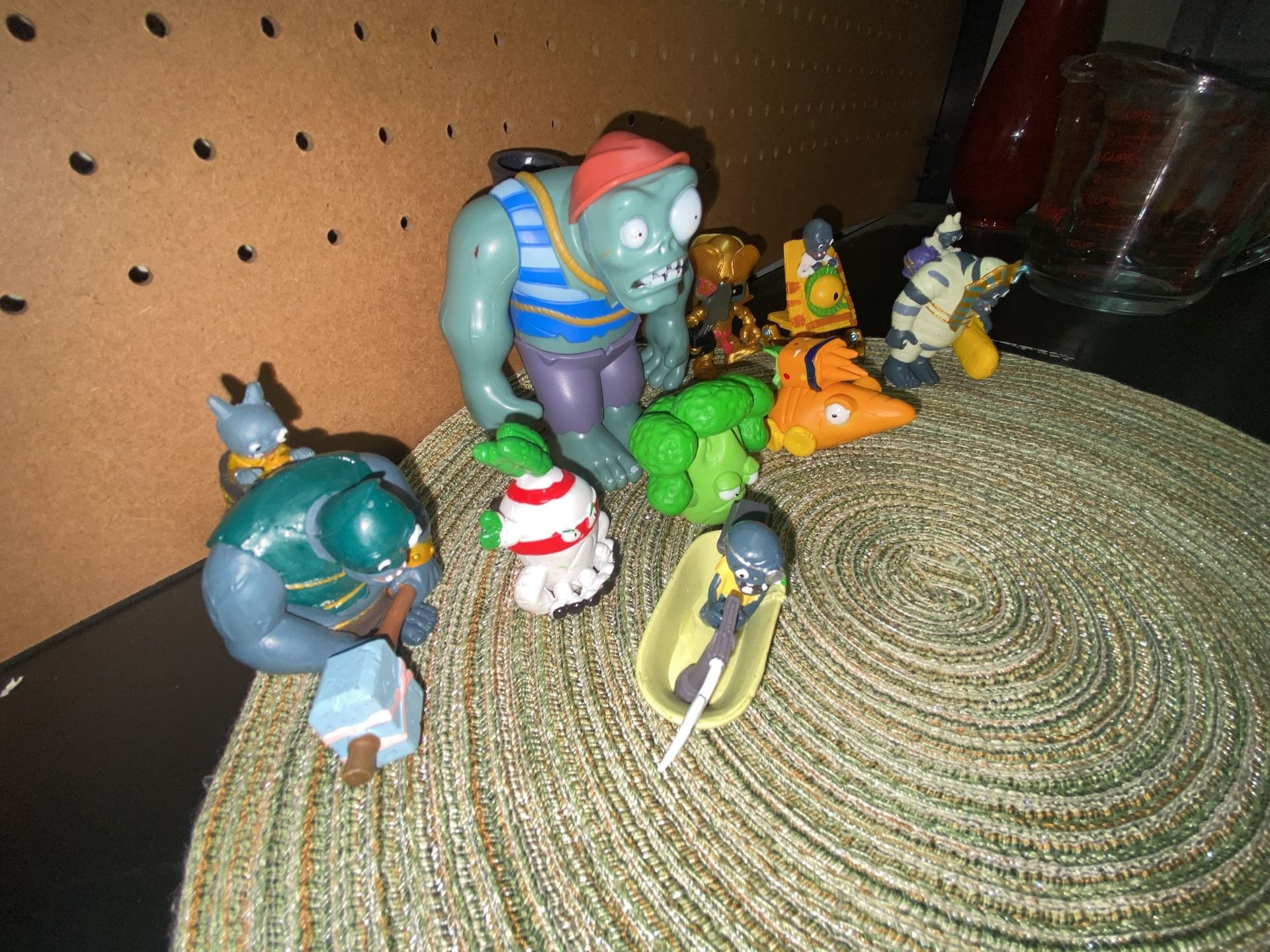 Plants vs Zombies Action Figure Toy Lot of 9 Assorted Characters 9
