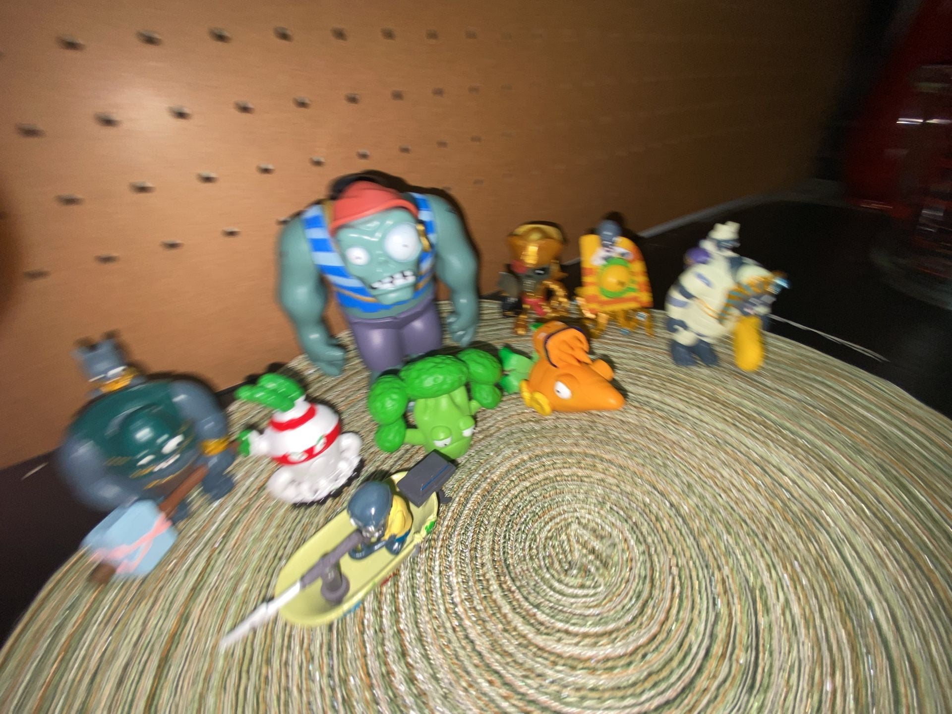 Plants vs Zombies Action Figure Toy Lot of 9 Assorted Characters 10