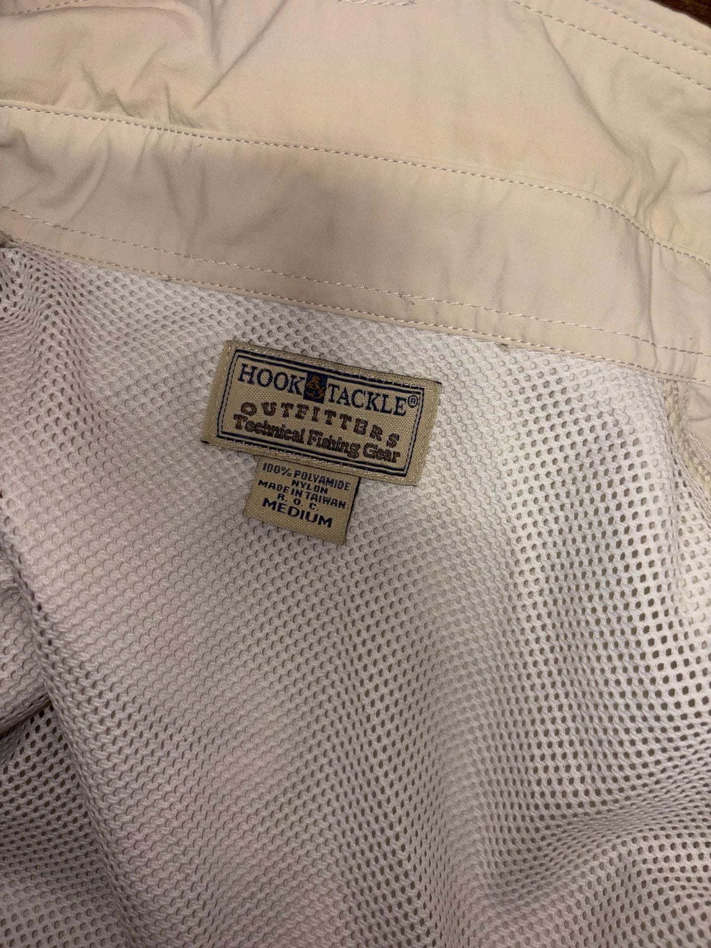 Hook & Tackle Outfitters Fishing Shirt Size Medium Cream 9