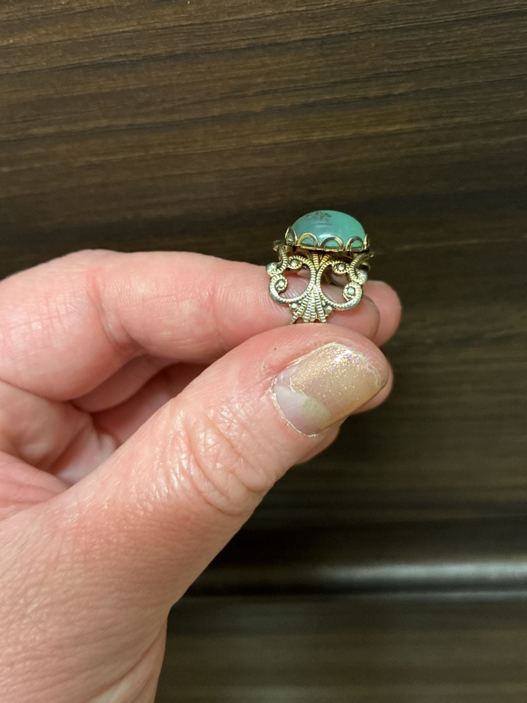 Vintage 1970s Filigree Green Stone Ring Antique Style Gold Tone 7