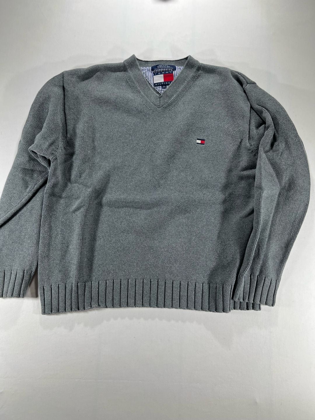 Tommy Hilfiger V-Neck Sweater Size XL Gray Cotton Flag Logo 2