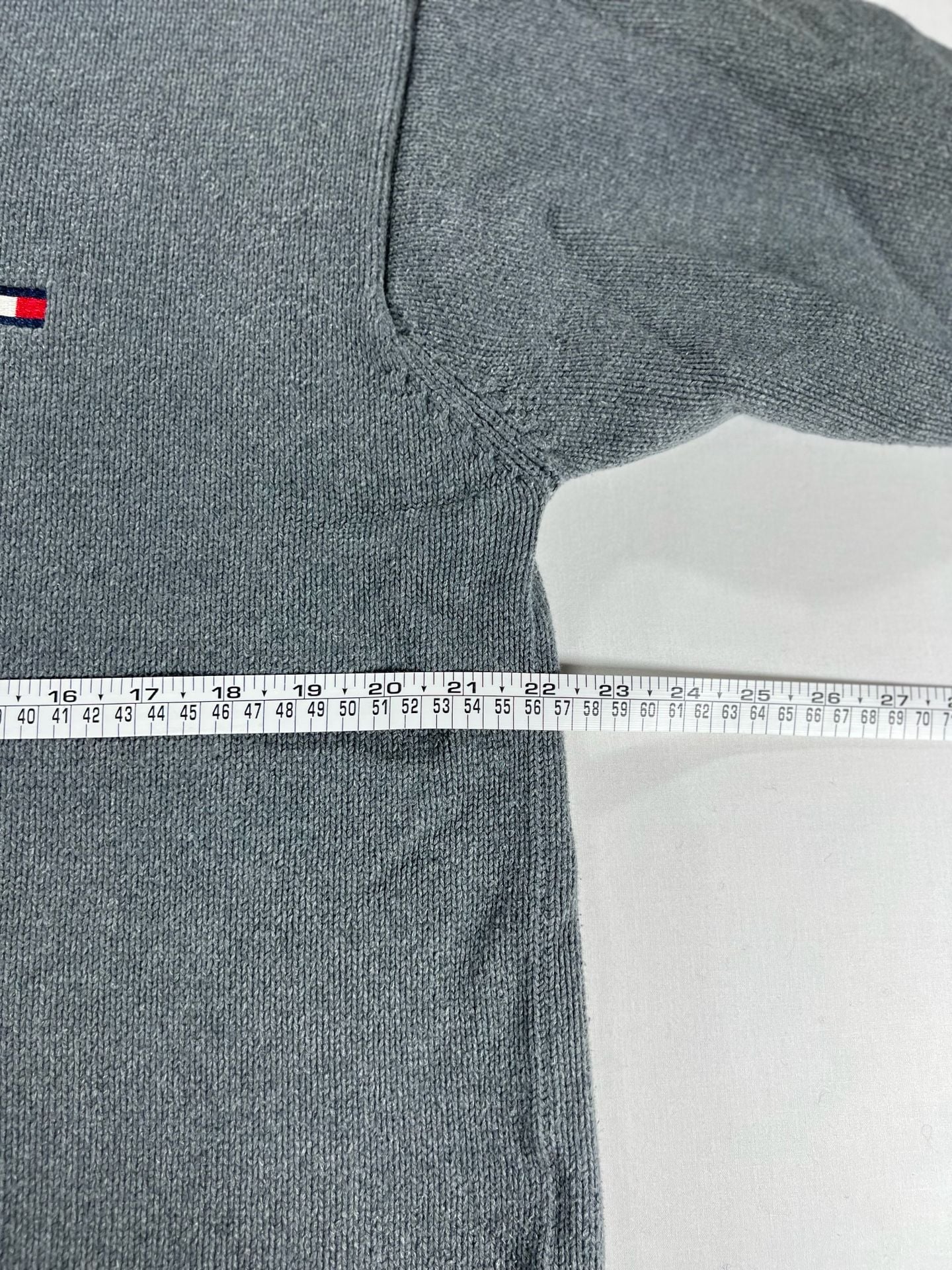 Tommy Hilfiger V-Neck Sweater Size XL Gray Cotton Flag Logo 6