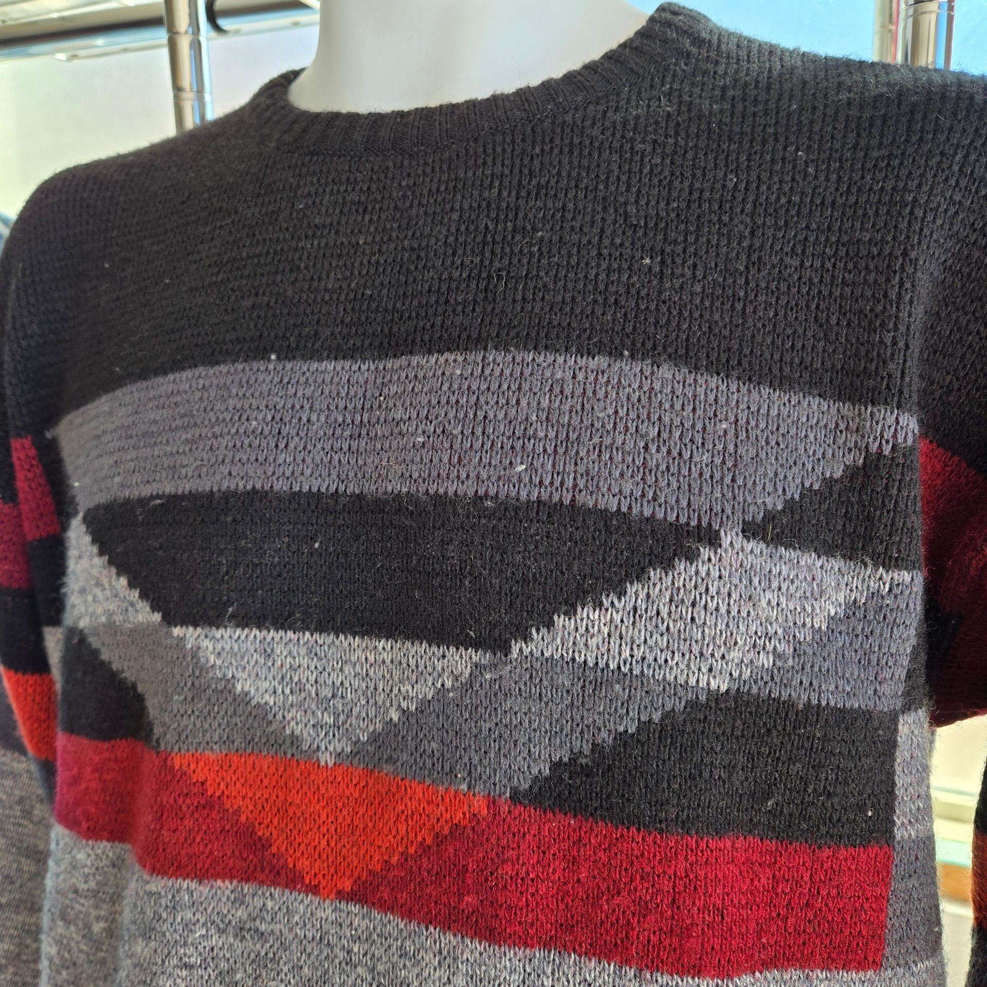 Vintage Geometric Knit Sweater Size M Gray Black Red Wool Blend Crewneck 3
