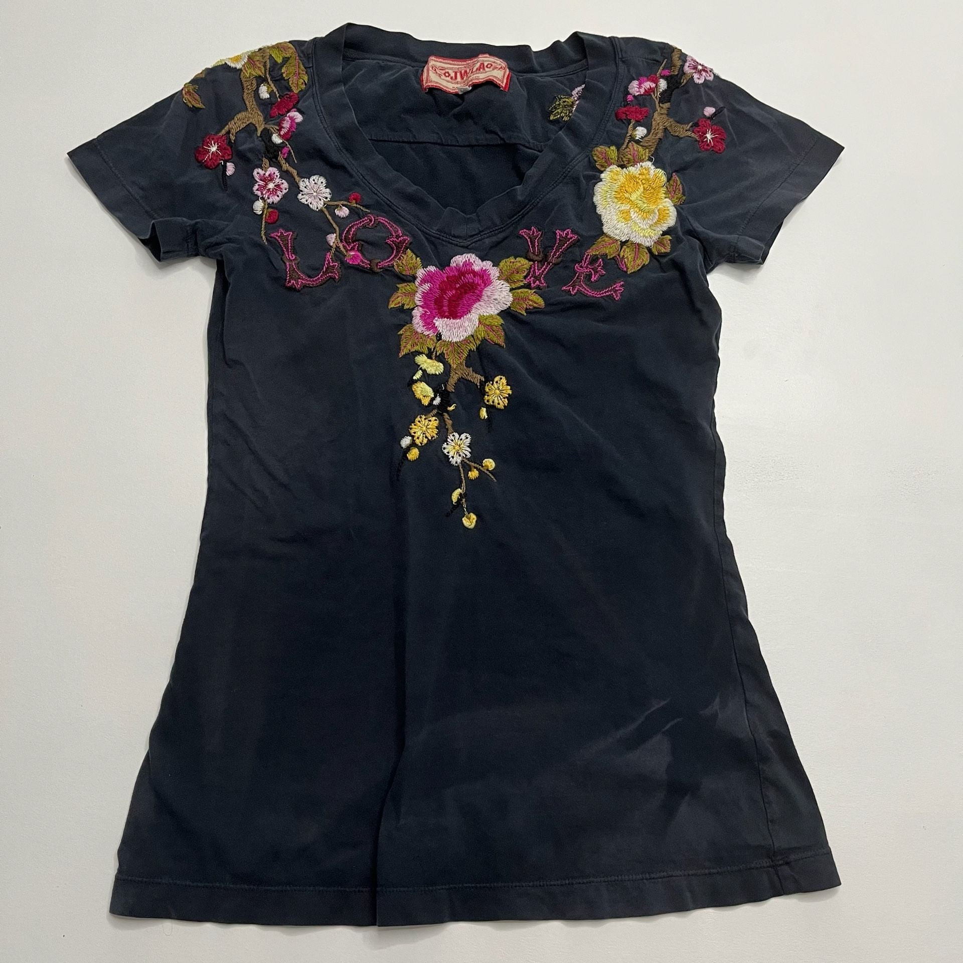 Johnny Was Estrella Tee Black Floral Embroidered V-Neck Top Medium 3