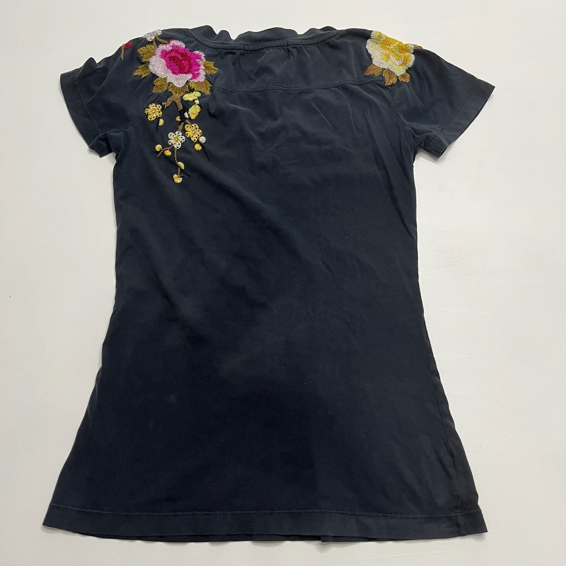 Johnny Was Estrella Tee Black Floral Embroidered V-Neck Top Medium 8