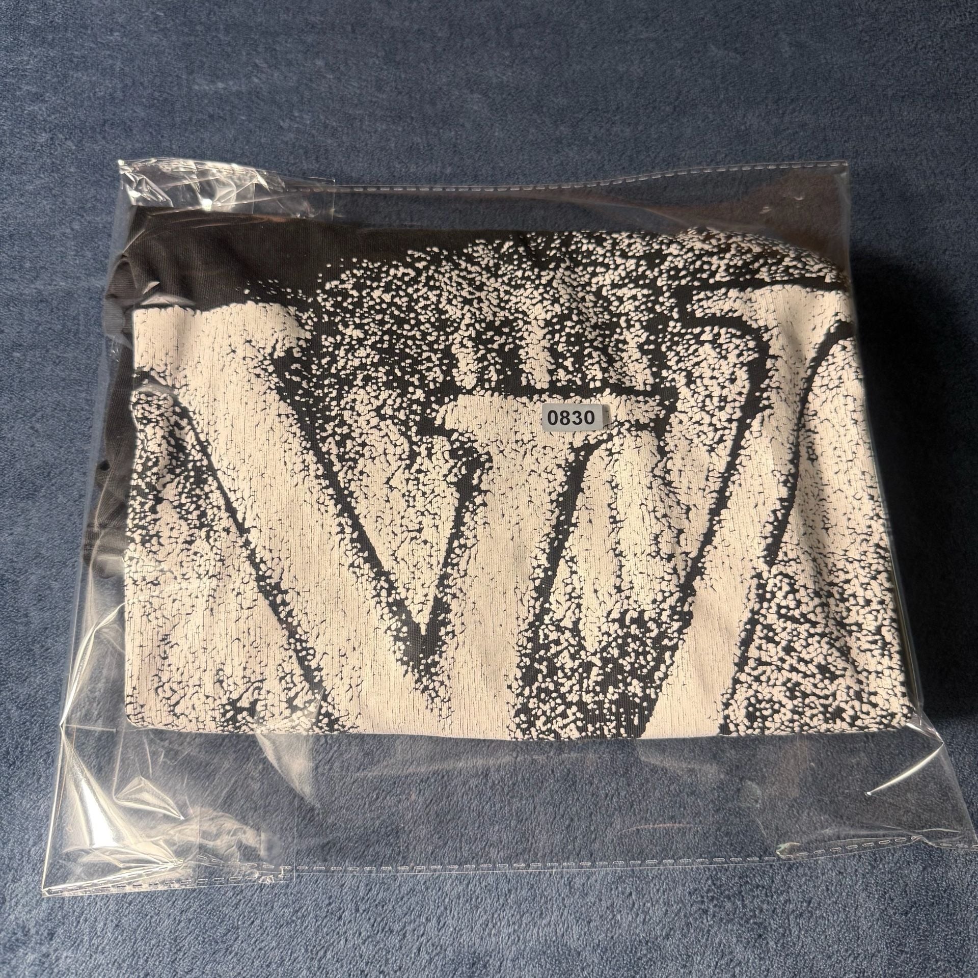 Louis Vuitton LV Spray Logo Graphic T-Shirt Black 9